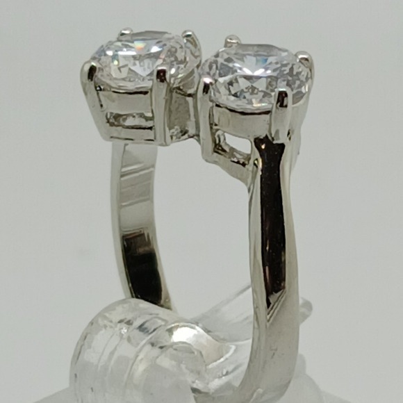Size 10 Vintage 1990s Two Stone Round Cubic Zirconia Bypass Ring Silver Tone NOS - Picture 5 of 12